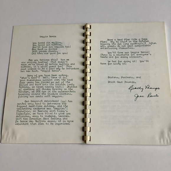 Vintage VEGGIE MANIA Cookbook (a Canadian bestseller) - Picture 9 of 9